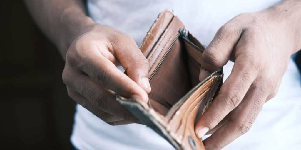 Weathering-the-crash-Do-customer-company-relationships-pay-off-during-economic-crises